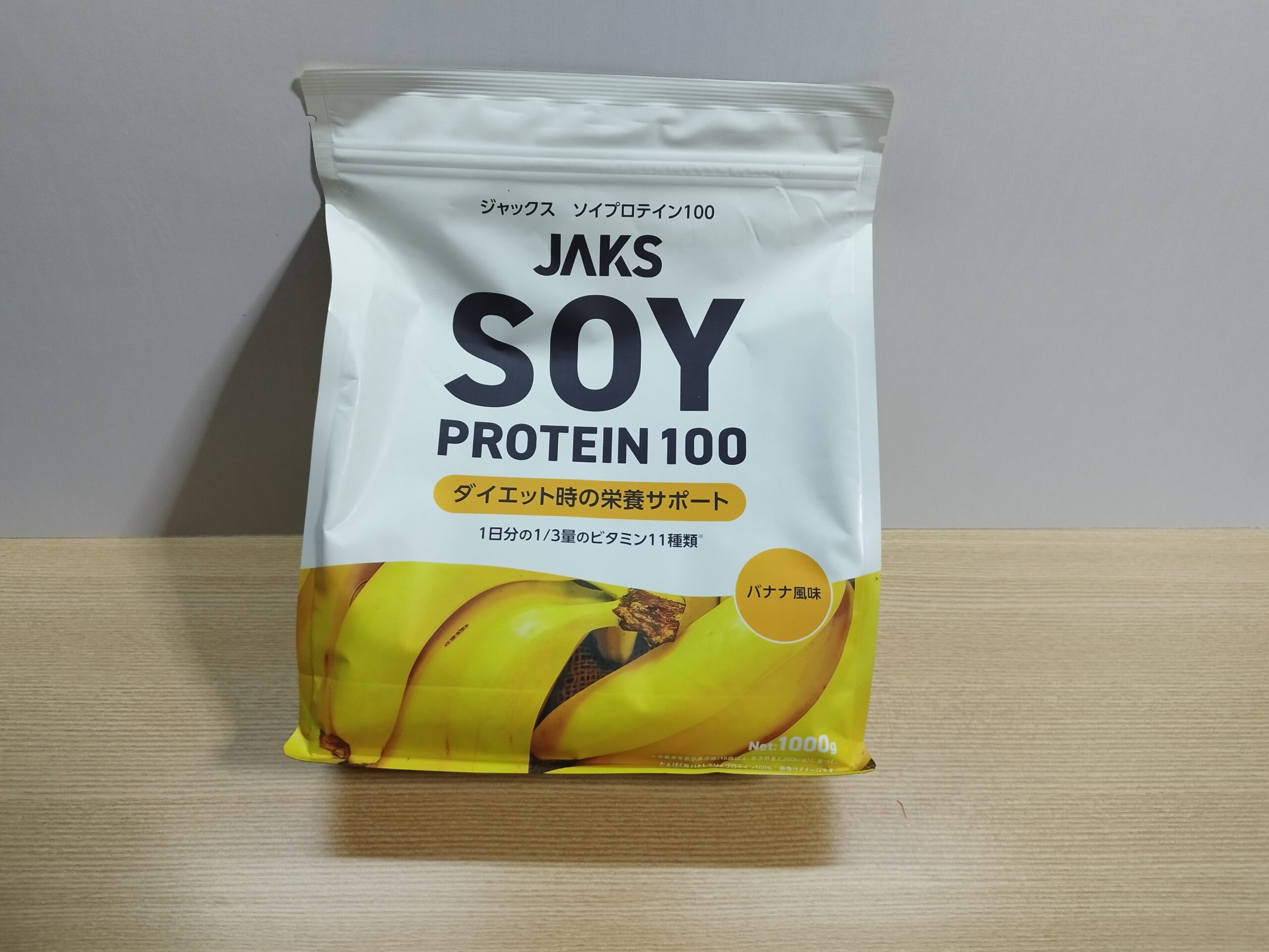 JAKSソイプロテイン100バナナ風味のパッケージ表面